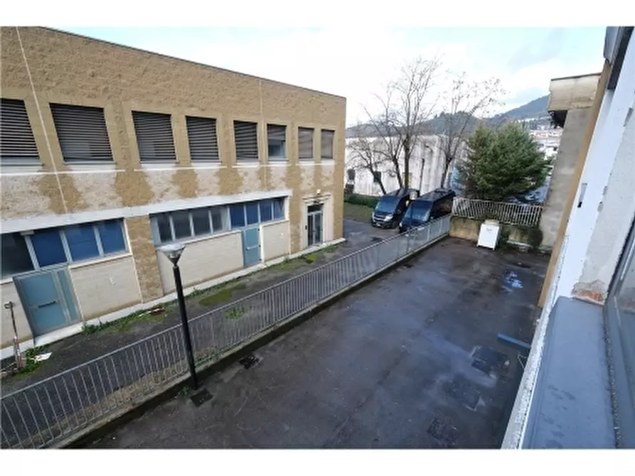 Immagine 7 di Negozio in affitto  a Pontassieve