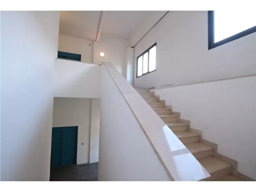 Immagine 4 di Negozio in affitto  a Pontassieve