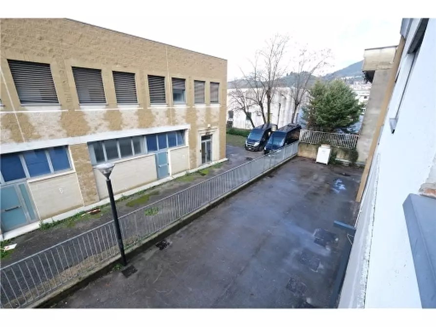 Immagine 8 di Negozio in affitto  a Pontassieve