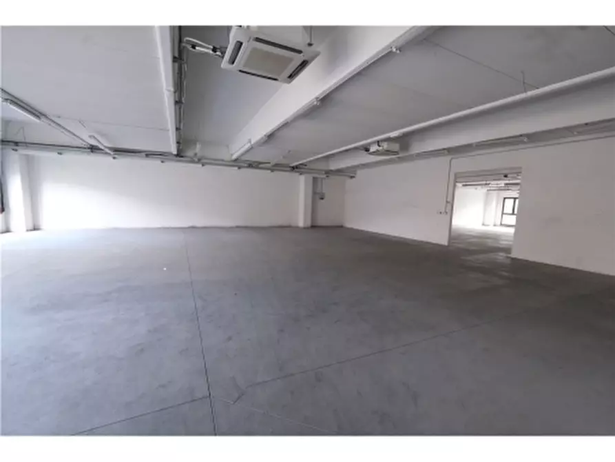 Immagine 22 di Negozio in affitto  a Pontassieve