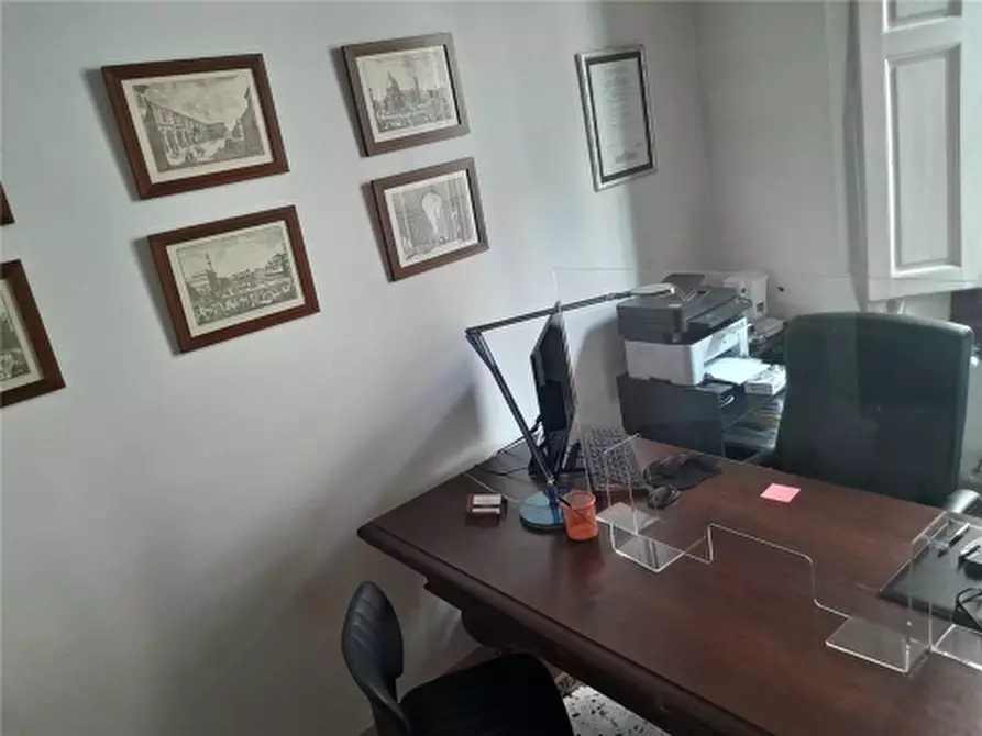 Immagine 4 di Negozio in affitto  a Firenze