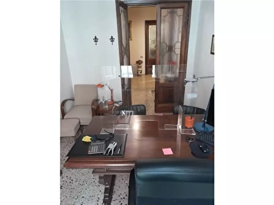 Immagine 5 di Negozio in affitto  a Firenze