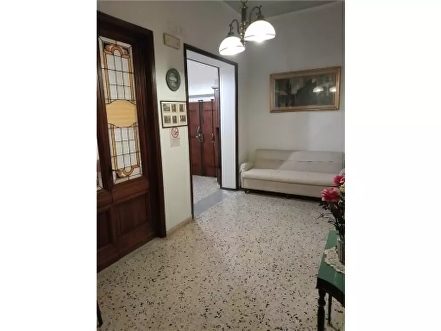 Immagine 6 di Negozio in affitto  a Firenze