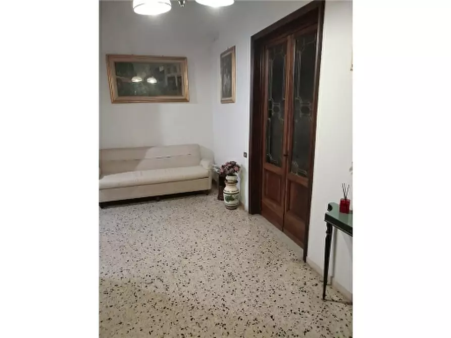 Immagine 8 di Negozio in affitto  a Firenze