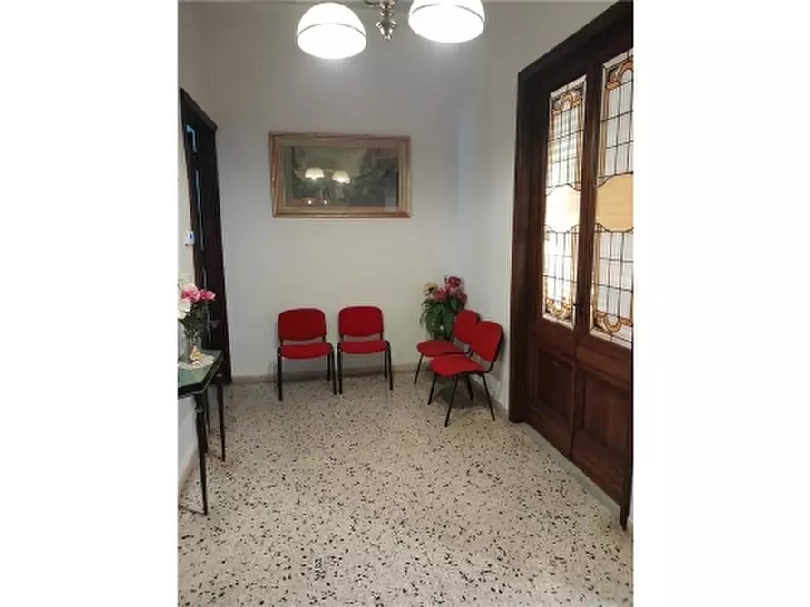 Immagine 10 di Negozio in affitto  a Firenze