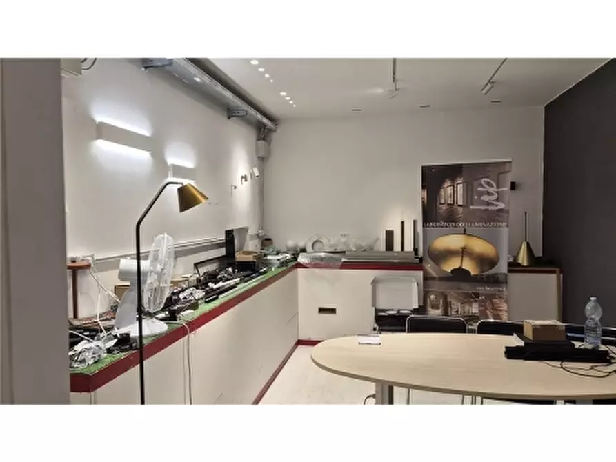 Immagine 21 di Magazzino in affitto  a Pontassieve