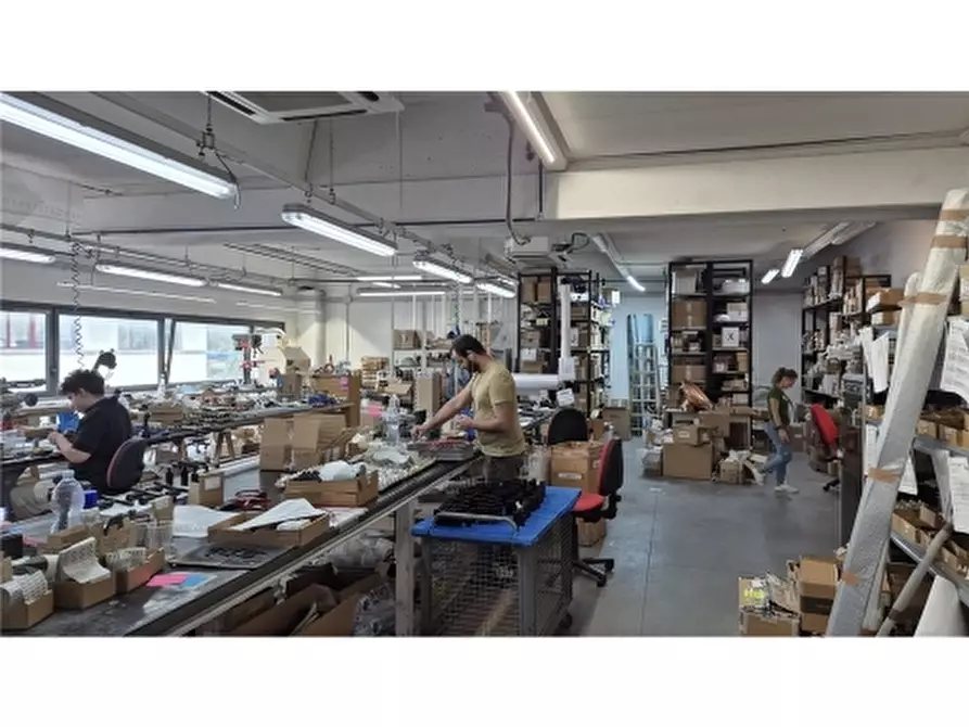 Immagine 23 di Magazzino in affitto  a Pontassieve