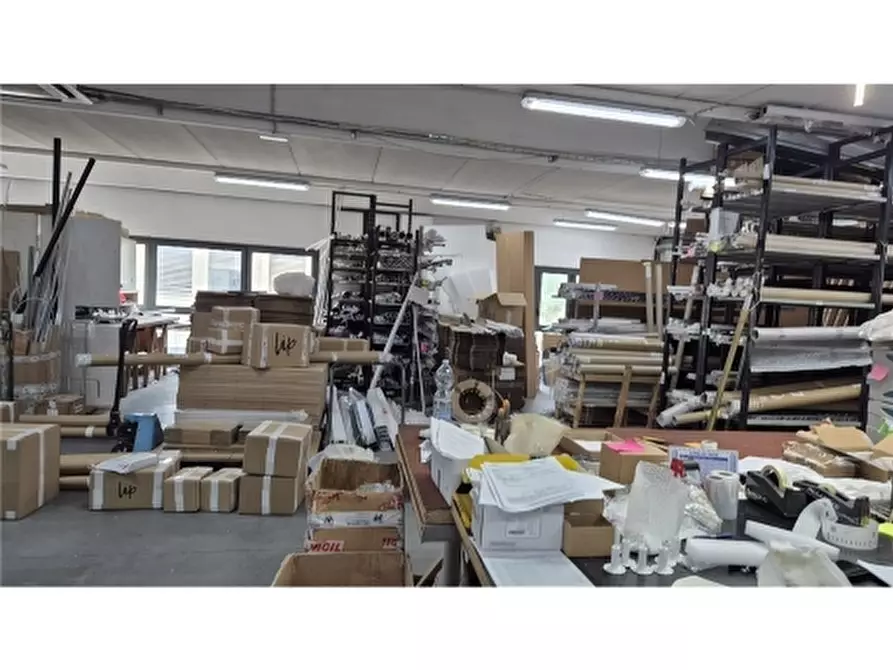 Immagine 24 di Magazzino in affitto  a Pontassieve