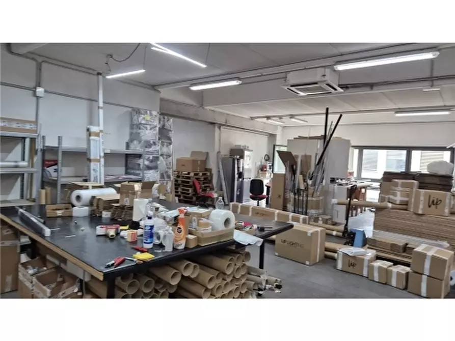 Immagine 25 di Magazzino in affitto  a Pontassieve