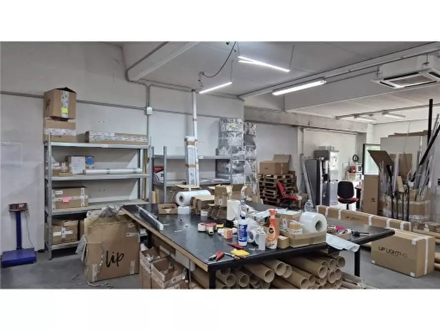 Immagine 31 di Magazzino in affitto  a Pontassieve