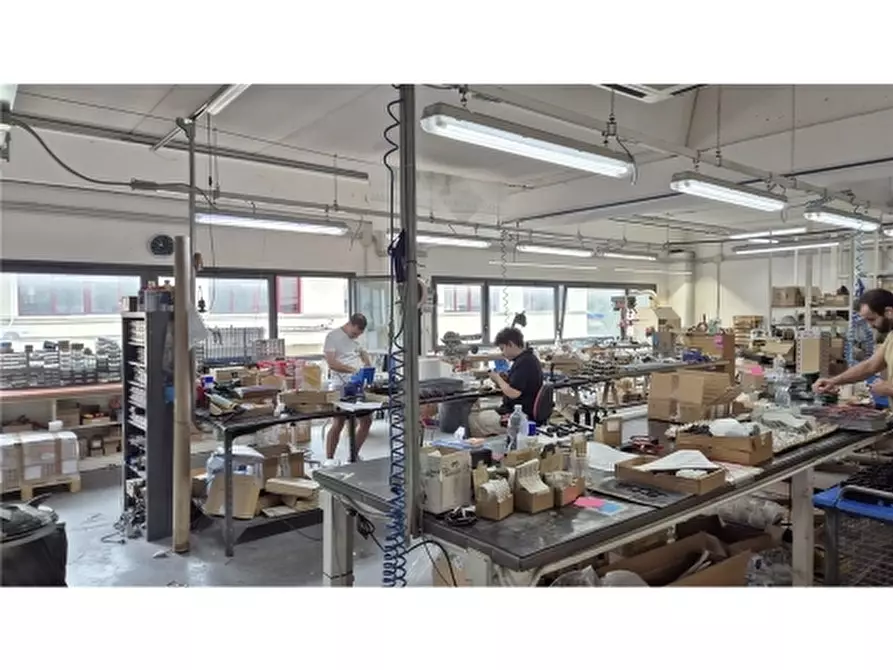 Immagine 32 di Magazzino in affitto  a Pontassieve