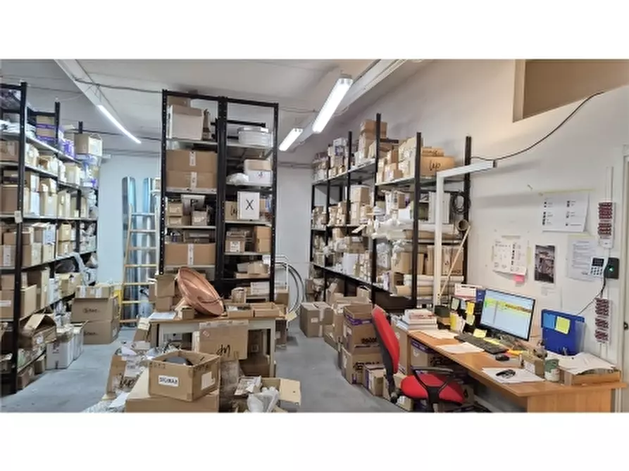 Immagine 33 di Magazzino in affitto  a Pontassieve