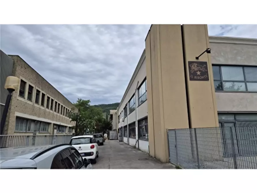 Immagine 34 di Magazzino in affitto  a Pontassieve