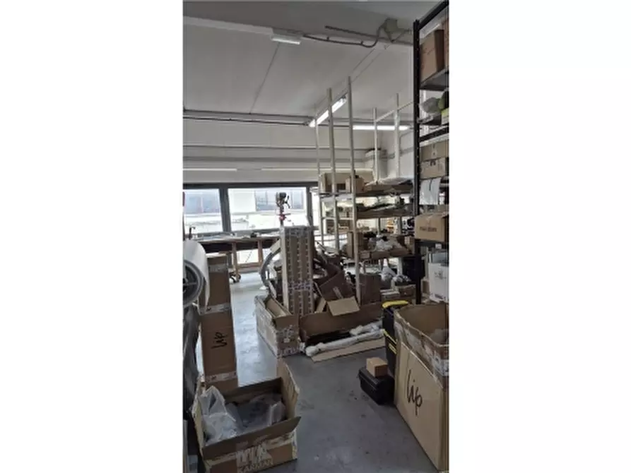 Immagine 35 di Magazzino in affitto  a Pontassieve