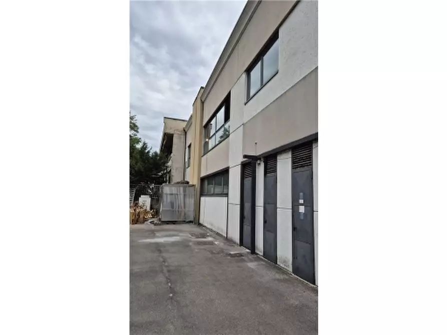 Immagine 37 di Magazzino in affitto  a Pontassieve