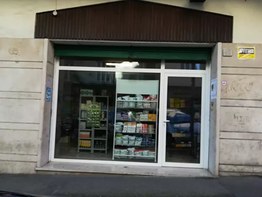 Immagine 2 di Locale commerciale in affitto  in Via Laura Mantegazza  40 a Roma