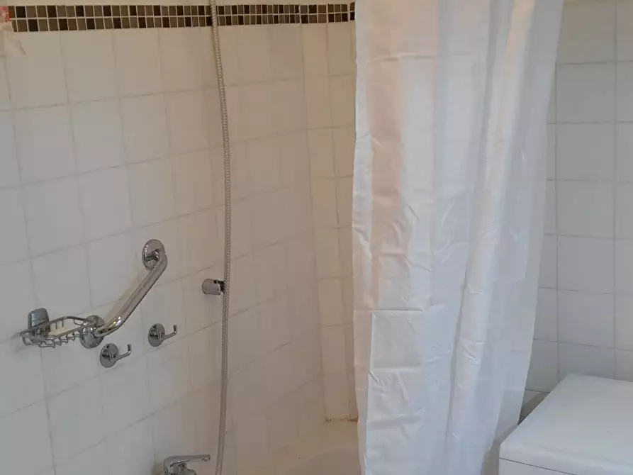 Immagine 9 di Stanza singola in affitto  in via Sette Fontane 17 a Trieste