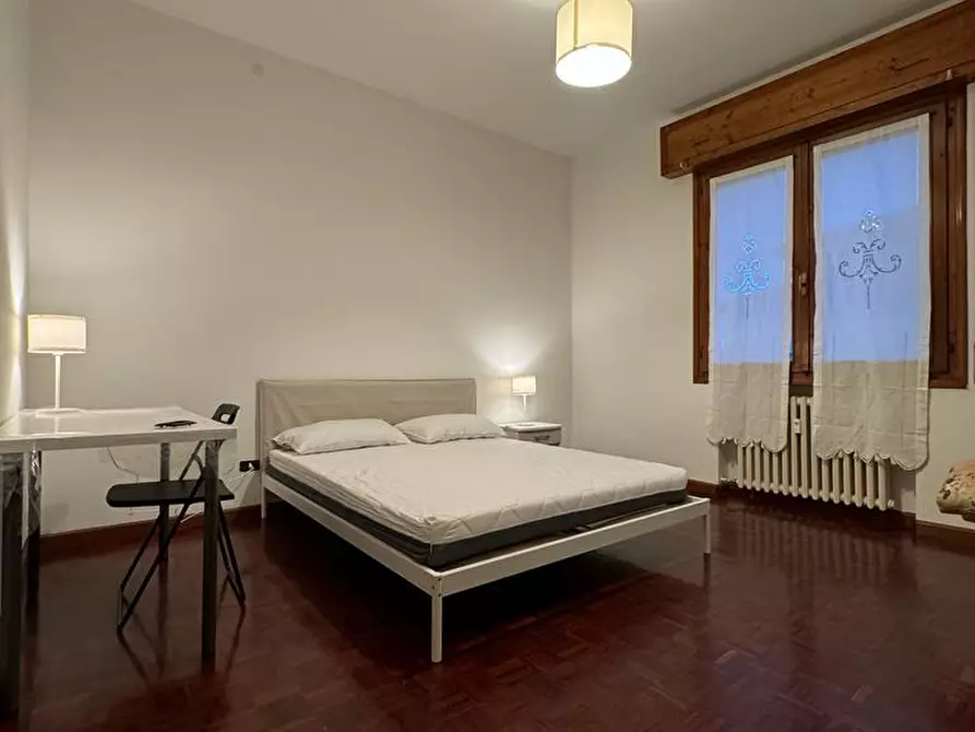 Immagine 2 di Camera in affitto  a Reggio Nell'emilia