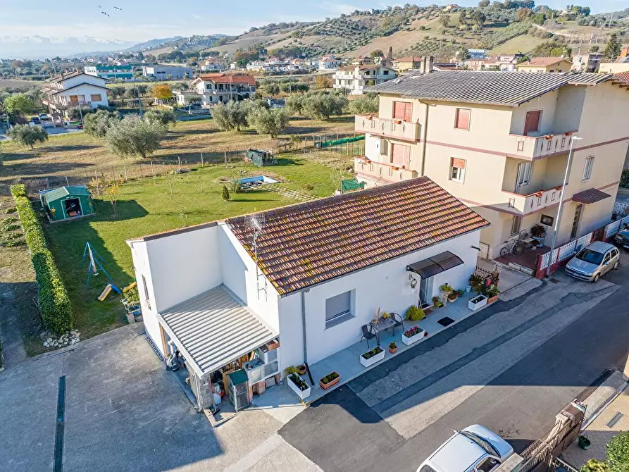 Immagine 10 di Casa indipendente in vendita  in Via Virgilio snc a Notaresco