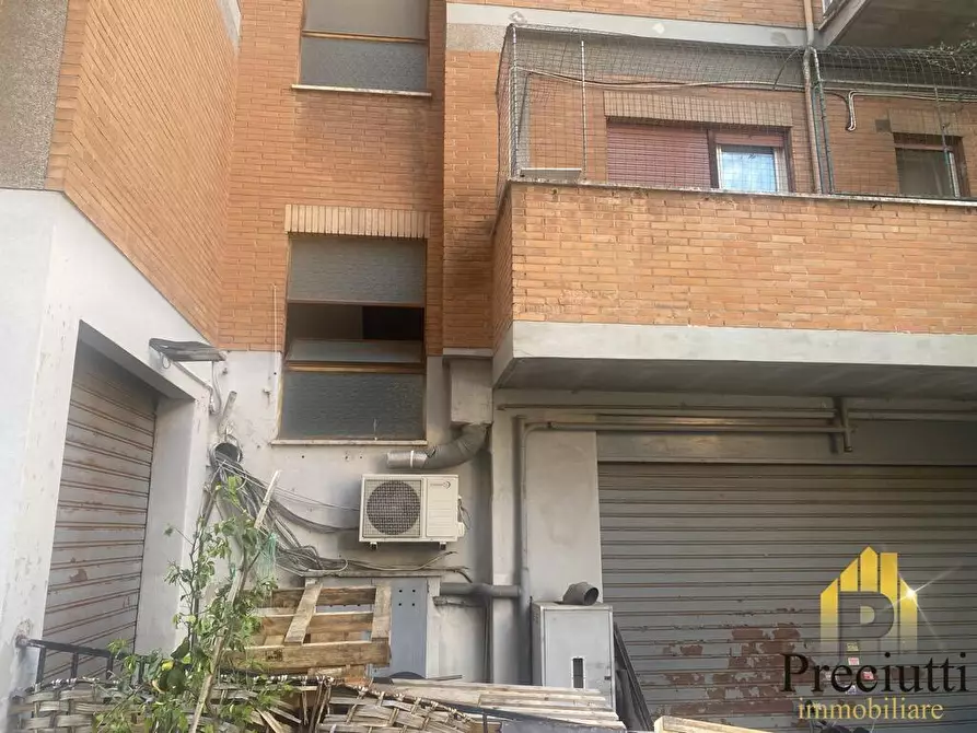 Immagine 17 di Negozio in affitto  in VIA ANTONIO SOGLIANO 74 a Roma