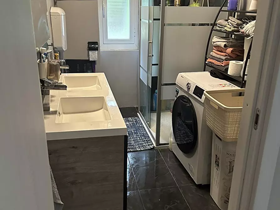 Immagine 11 di Appartamento in vendita  in Via Filippo Turati  11 a Savona