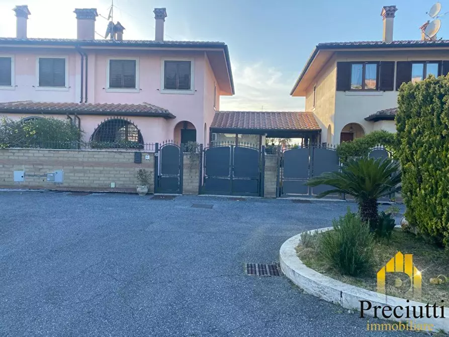 Immagine 16 di Villa in vendita  in VIA PIETRO UBALDO ANGELETTI 58 a Roma