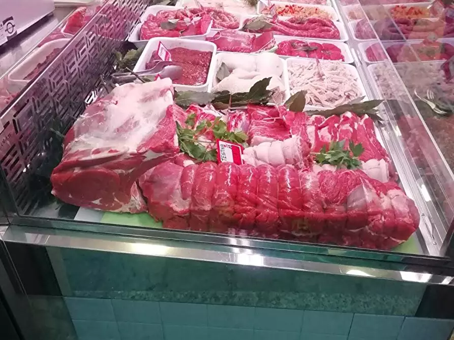 Immagine 2 di Attività commerciale in vendita  a Savona