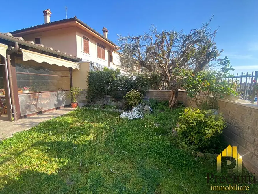 Immagine 3 di Villa in vendita  in VIA PIETRO UBALDO ANGELETTI 58 a Roma