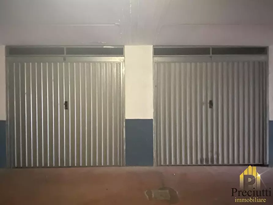 Immagine 29 di Box auto in vendita  in VIA DEL FONTANILE ARENATO 308 a Roma