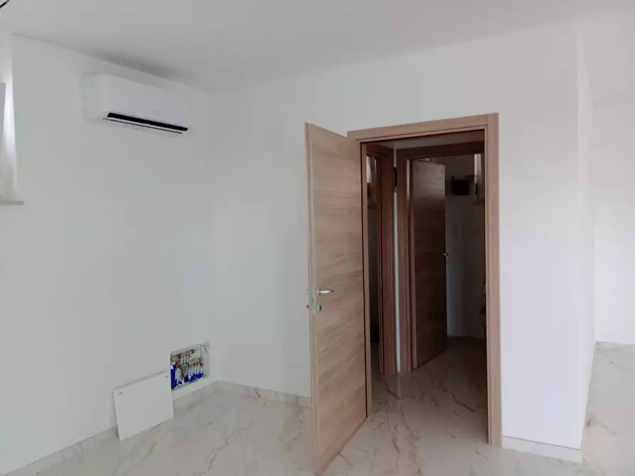 Immagine 2 di Locale commerciale in affitto  in Via Edoardo de filippo  2/A a Vasto