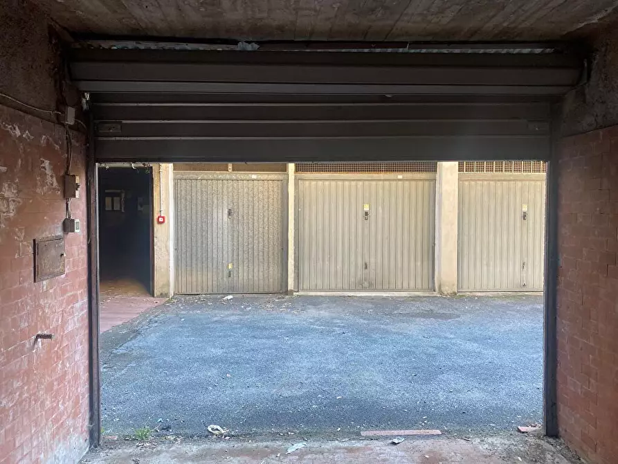 Immagine 10 di Box auto in vendita  in VIA DI BRAVETTA 256 a Roma