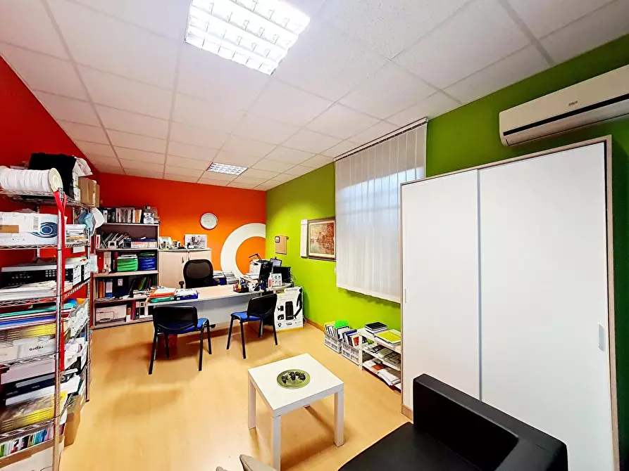 Immagine 5 di Ufficio in affitto  a Capannori