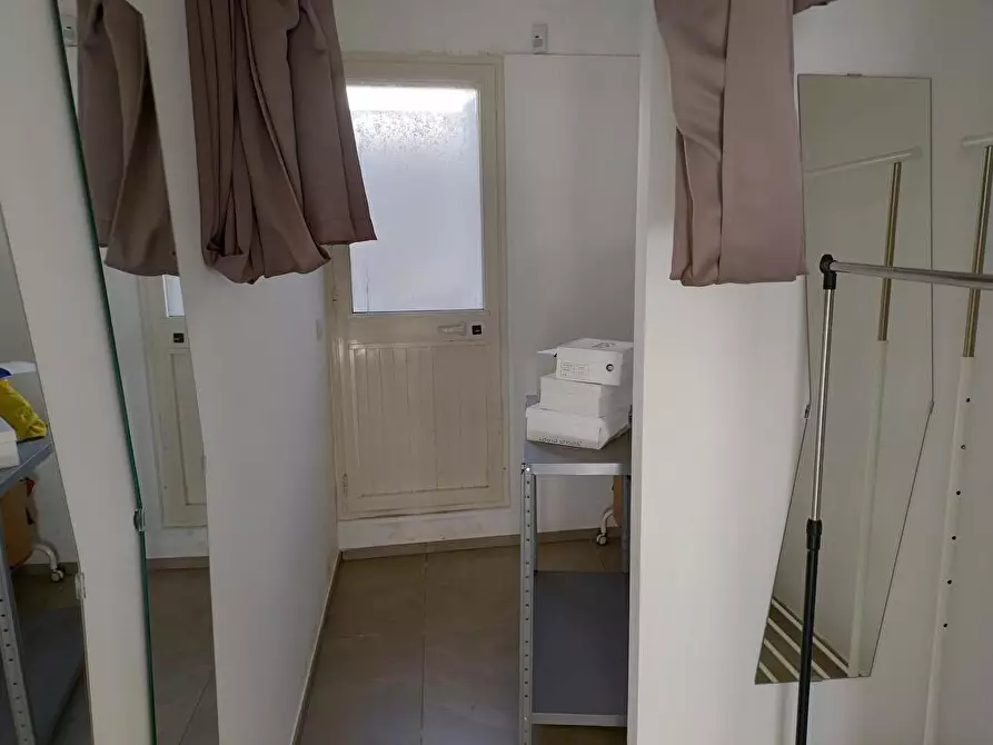 Immagine 6 di Locale commerciale in vendita  in Via Provinciale  124 a Guagnano