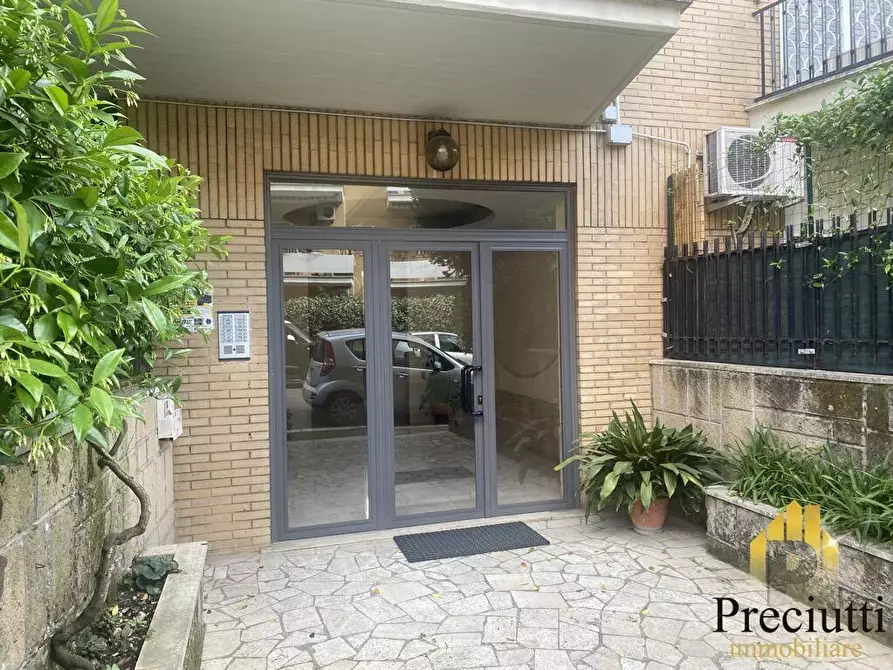 Immagine 3 di Appartamento in vendita  in VIA VINCENZO VELA 35 a Roma