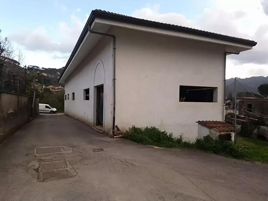 Immagine 2 di Deposito in affitto  in Via Starza 1 a Cava De' Tirreni