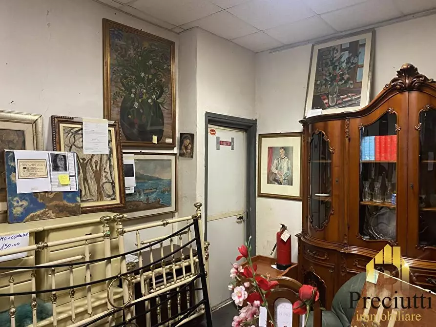 Immagine 11 di Locale commerciale in vendita  in VIA DI BRAVETTA 112 a Roma