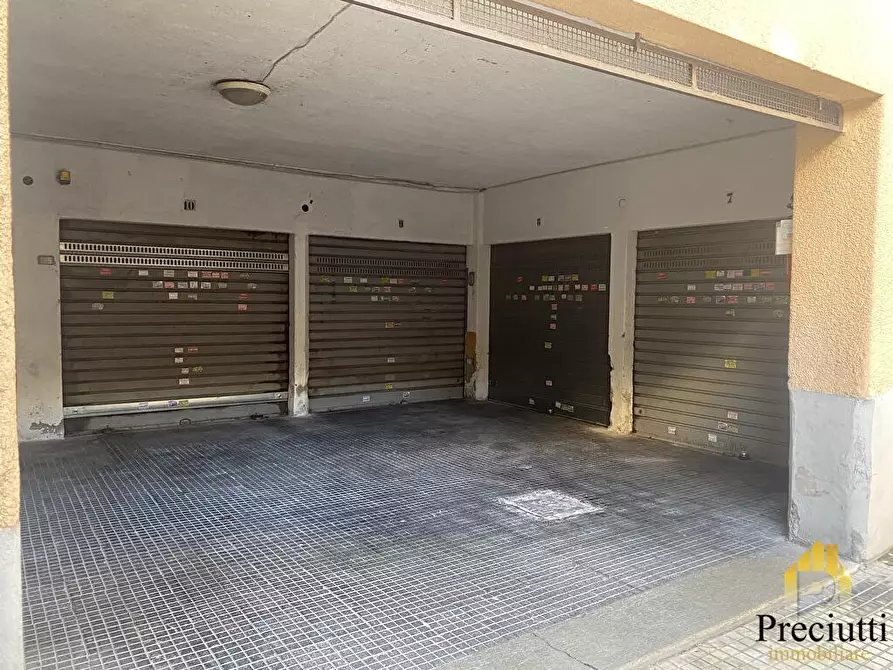 Immagine 1 di Box auto in vendita  in VIA CAMILLO SERAFINI 61 a Roma