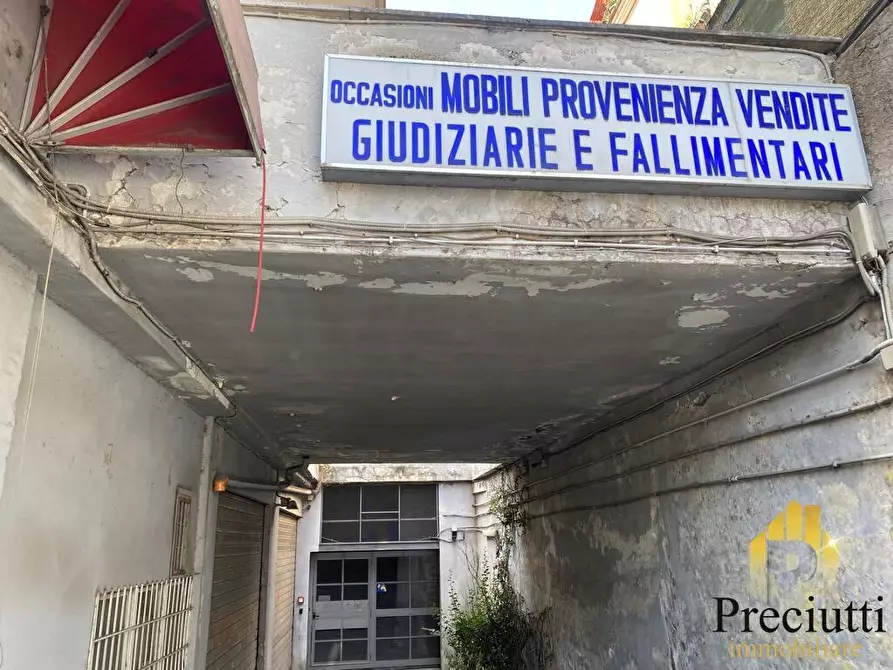 Immagine 12 di Locale commerciale in vendita  in VIA DI BRAVETTA 112 a Roma