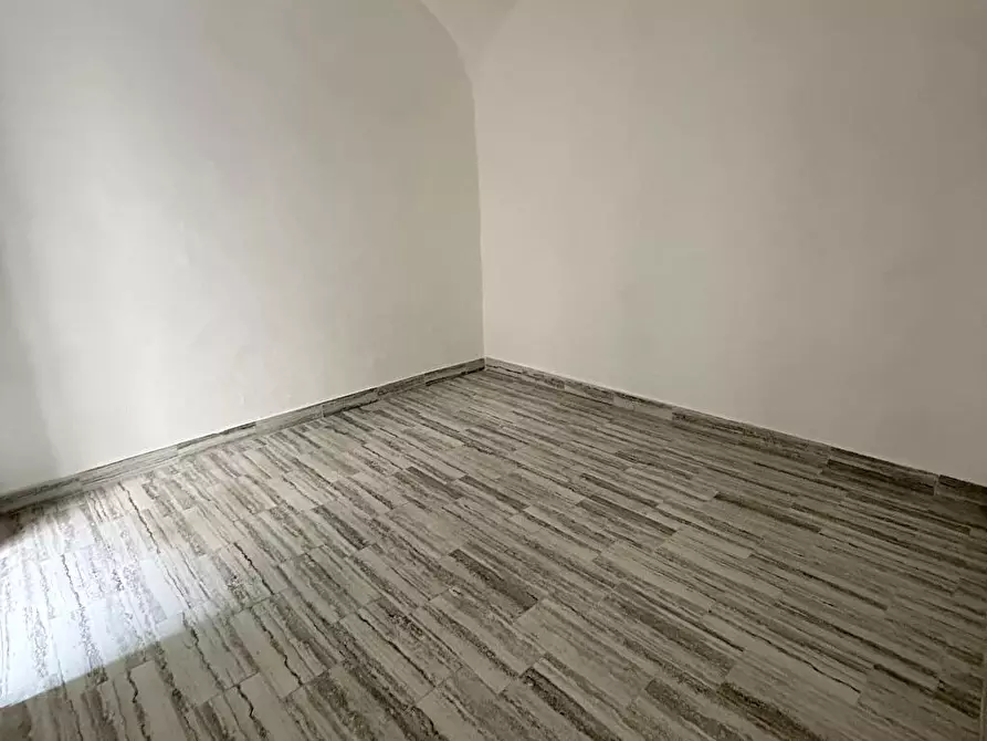 Immagine 8 di Deposito in affitto  in Via Vergini 25 a Napoli