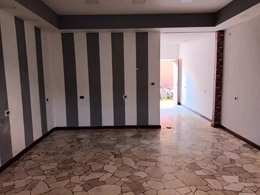 Immagine 11 di Negozio in vendita  in via Gian Rinaldo Carli 39 a Milano