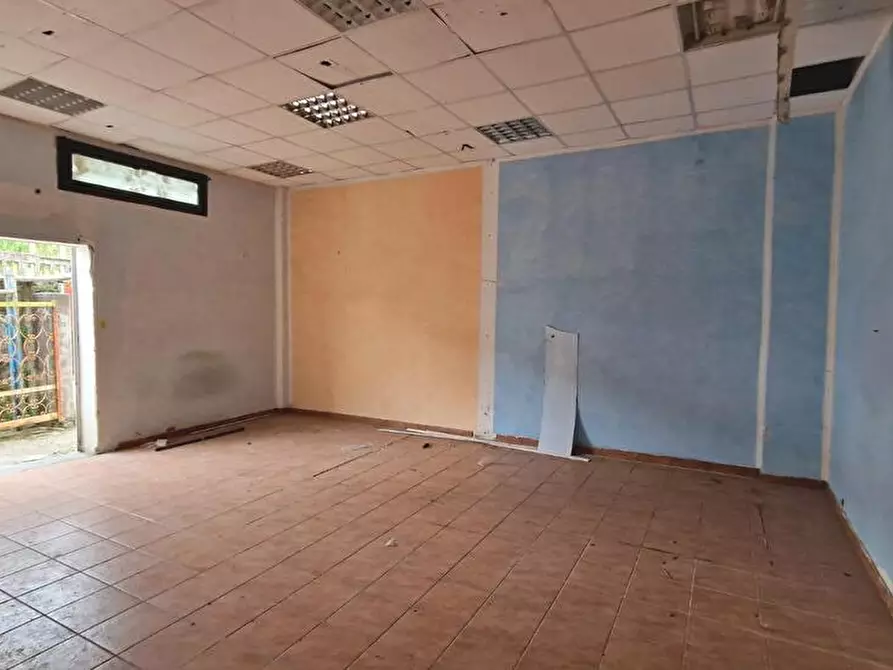 Immagine 7 di Locale commerciale in affitto  in Viale Verbano 62 a Gavirate