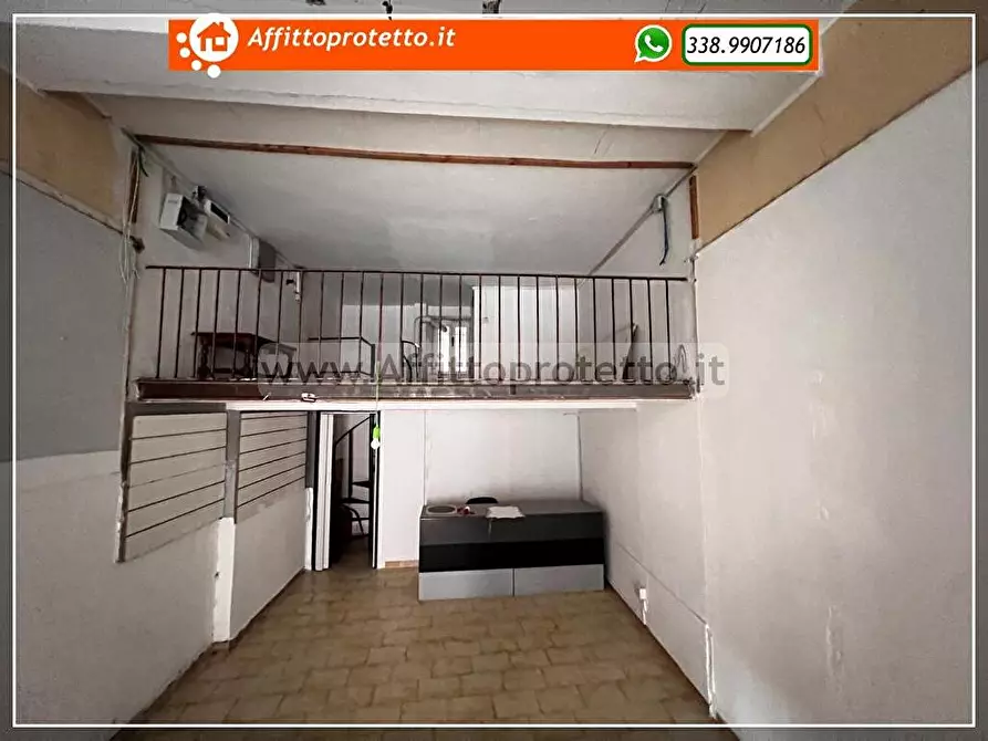 Immagine 4 di Negozio in vendita  in Via Lavanga 76 a Formia