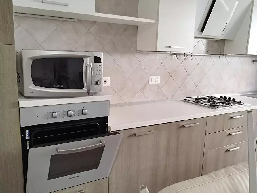 Immagine 1 di Camera in affitto  a Ancona