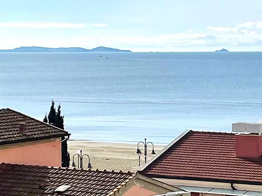 Immagine 9 di Appartamento in vendita  in Via Serri 40 a Follonica