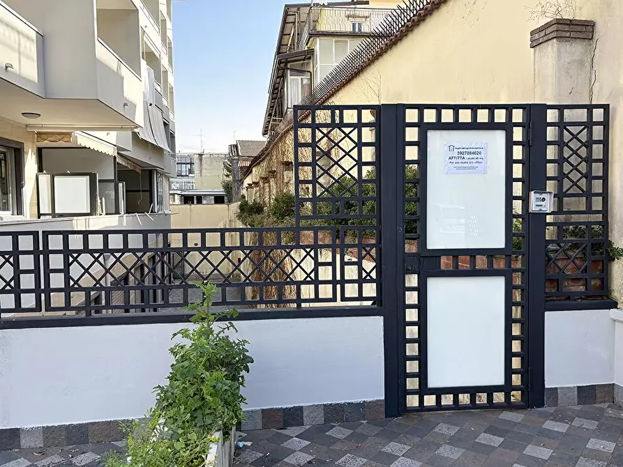 Immagine 3 di Locale commerciale in affitto  in Via Orazio Quinto Flacco 5 a Aversa