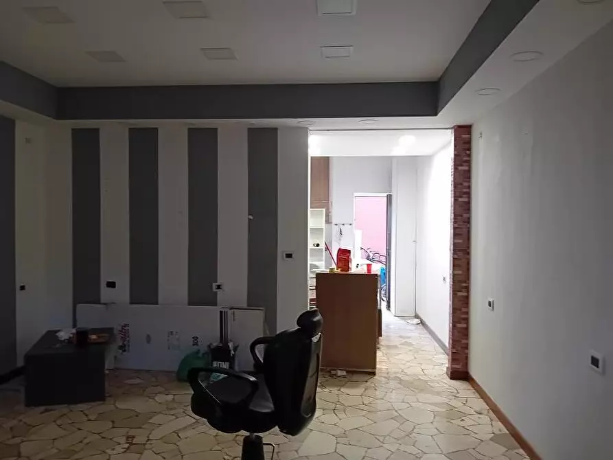 Immagine 8 di Negozio in vendita  in via Gian rinaldo Carli 39 a Milano