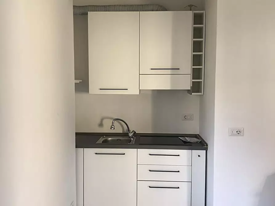 Immagine 4 di Bilocale in affitto  a Besano