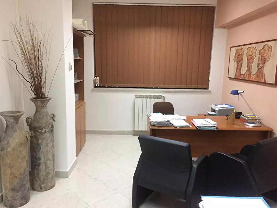 Immagine 2 di Ufficio in affitto  in Via Gabriele D'Annunzio  38 a Giugliano In Campania