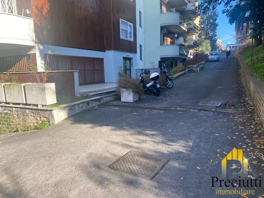 Immagine 1 di Box auto in vendita  in VIA DI BRAVETTA 256 a Roma