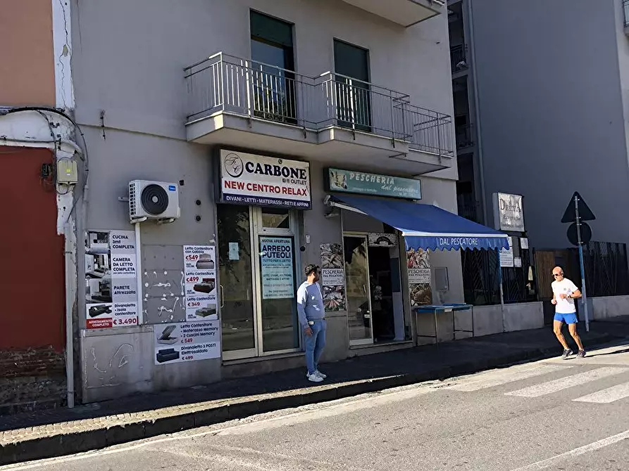 Immagine 10 di Locale commerciale in vendita  in Corso Nicola Terracciano 5 a Pozzuoli